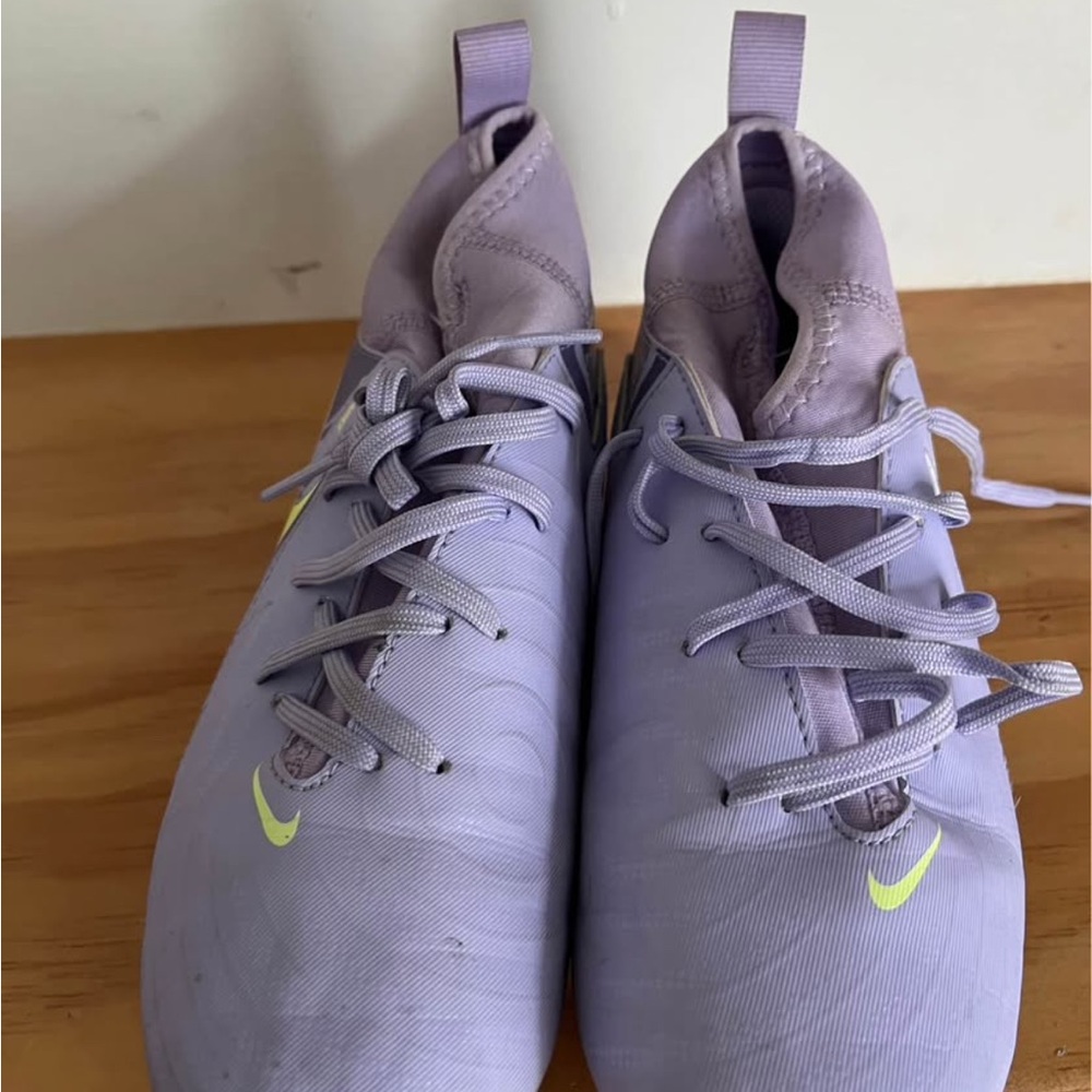 Nike Youth United phantom Lilac Athletic Sneakers with Neon Yellow Swoosh
